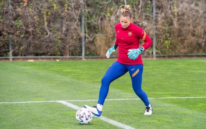 Sandra Paños durante un entrenamiento con el FC Barcelona (Foto: FC Barcelona)