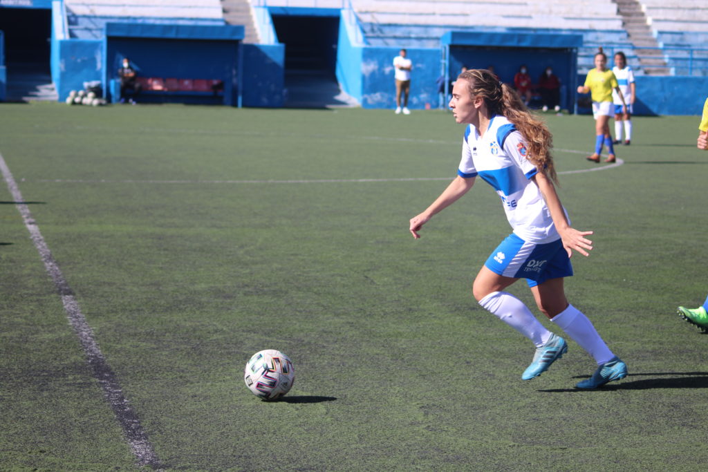 Lara Lorenzo buen encaje jugando un partido