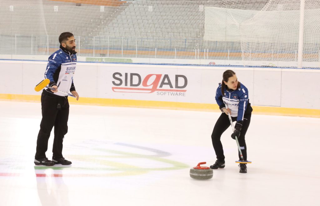 Ohiane Otaegi y Mikel Unanue del Txuri-Berri durante la competición